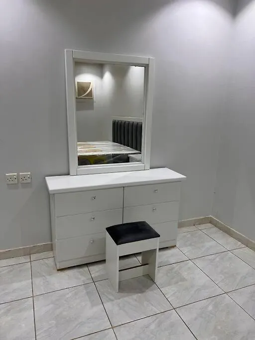 A Cozy Bedroom With A Desk Riyadh 0*,